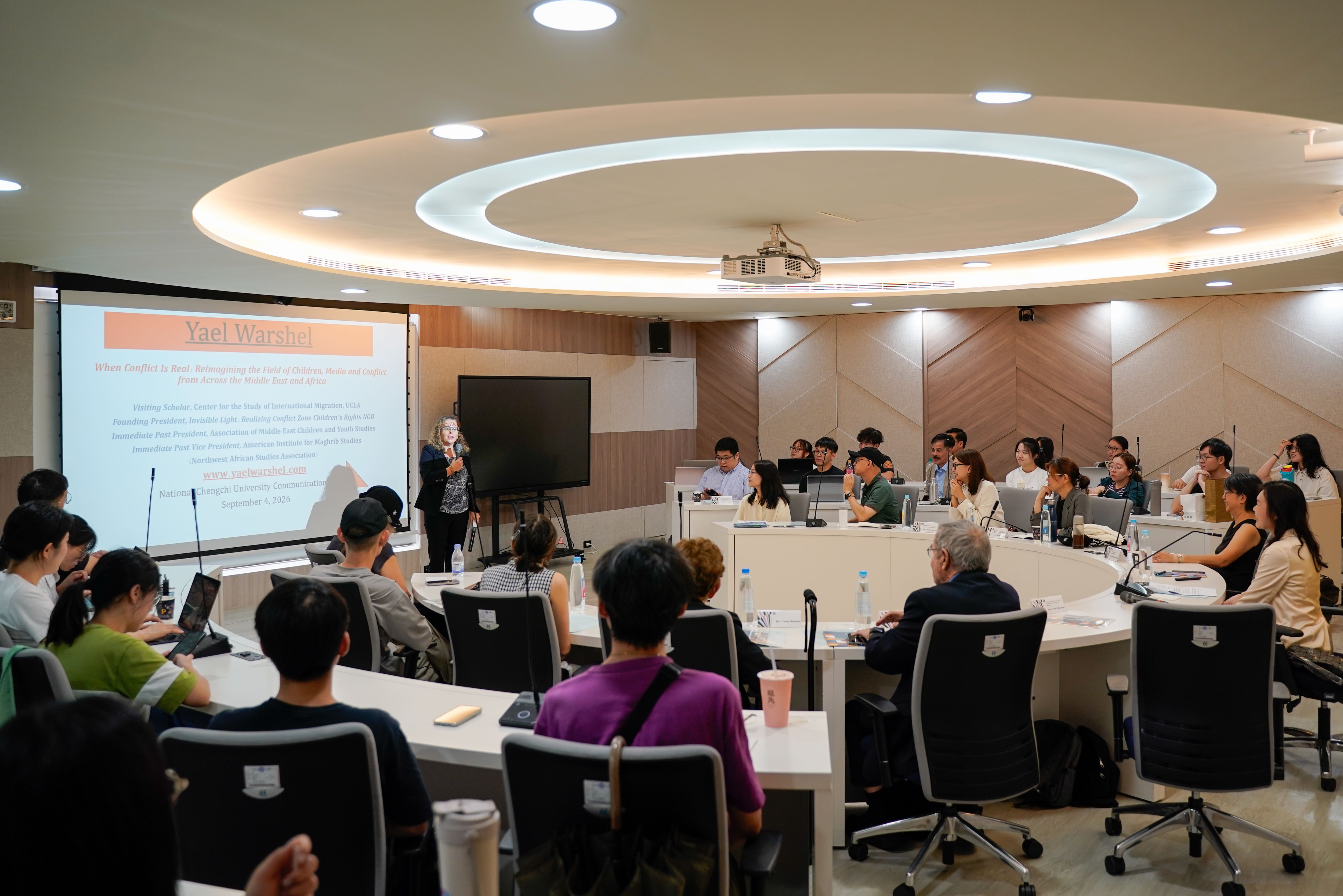 Dr. Yael Warshel during her lecture.